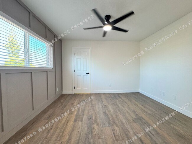 Building Photo - 520 N Stapley Dr