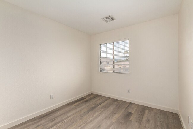 Building Photo - 3 Bedroom / 2.5 bath CORNER Lot in Ahwatukee