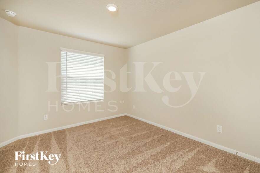 Building Photo - 9984 Sarrebourg St