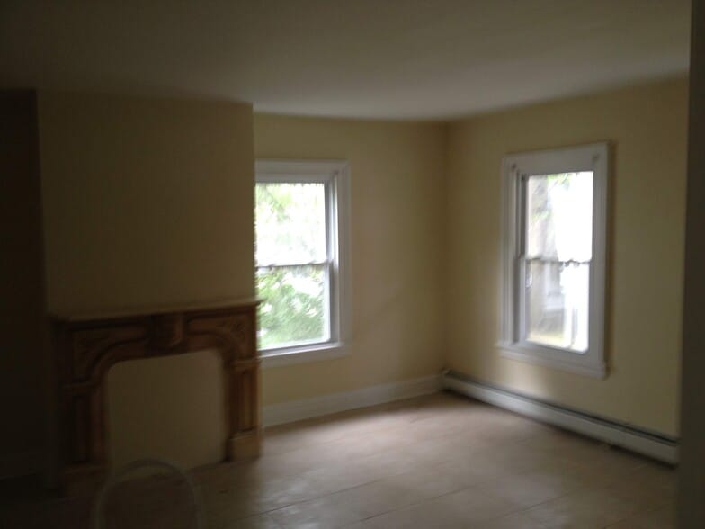 Building Photo - 106 2nd St