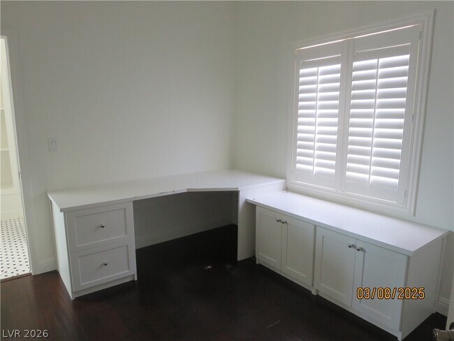 Building Photo - 499 Holly Hunt St