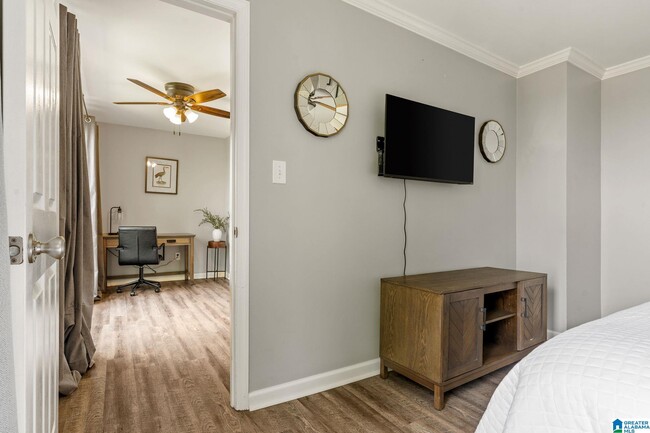 Building Photo - 1909 16th Ave S