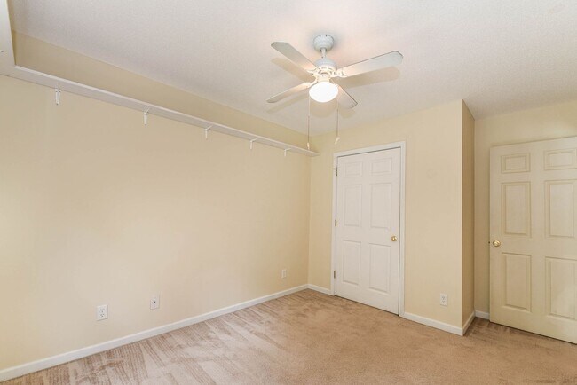 Building Photo - 3 Bedroom, 2 Bath Home with Fully Fenced Yard – Pet Friendly!