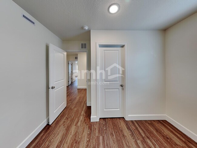 Building Photo - 11068 S Stream Rock Rd