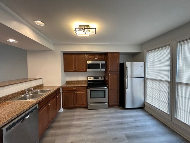 Building Photo - 658 Corsica Ave