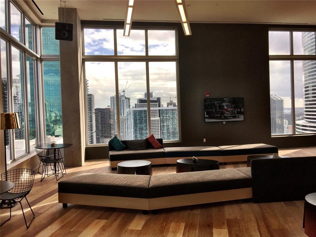 Building Photo - 151 SE 1st St