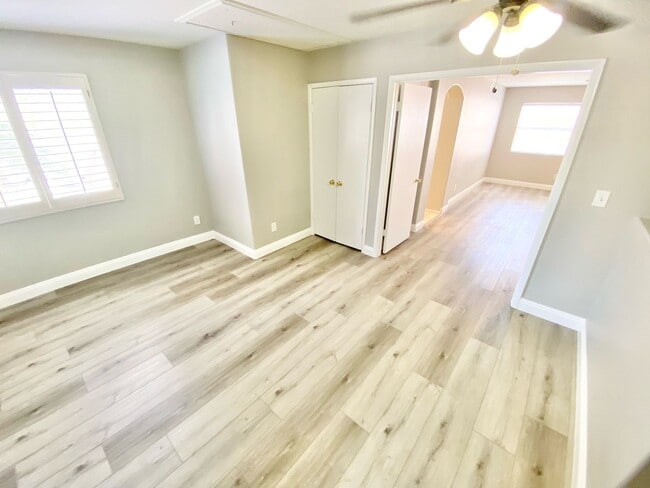 Building Photo - STUNNING 2 BEDROOMS 2.5 BATHROOMS TWO STORY TOWNHOUSE IN GATED COMMUNITY!