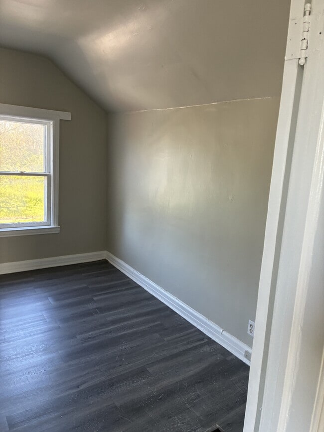 Building Photo - 15448 Log Cabin St