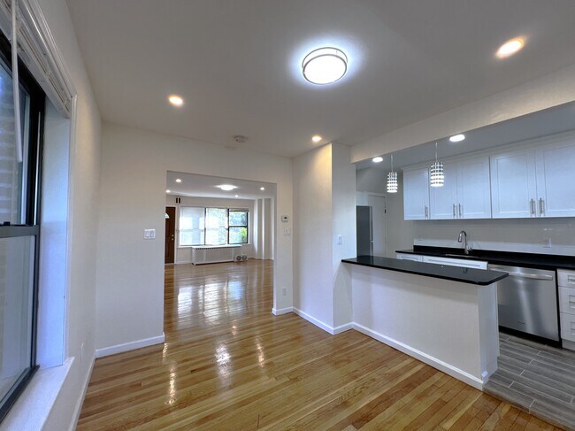 Building Photo - 67-135-135 Dartmouth St