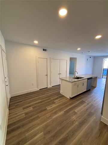 Building Photo - 300 N McDonald St