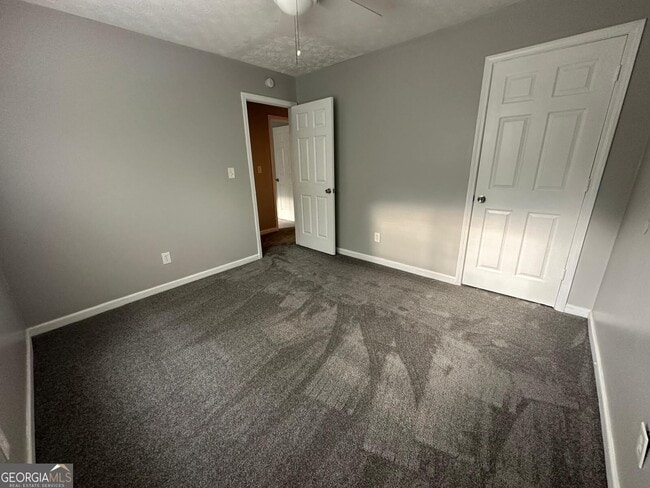 Building Photo - 610 Waynes Ct SE
