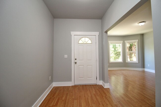 Building Photo - 4030-4030 NE Garfield Ave.