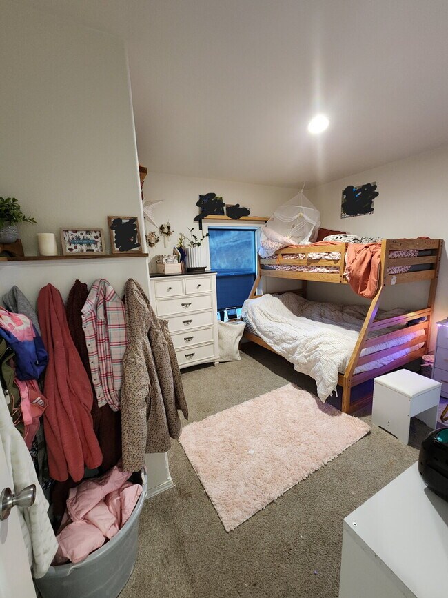 Building Photo - 3BR, 2BTH in Post Falls Above The Fog