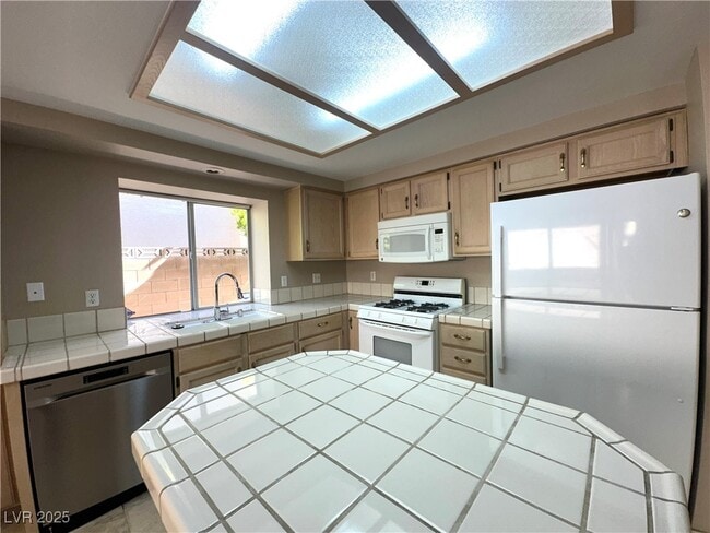 Building Photo - 2433 Twin Flower Cir