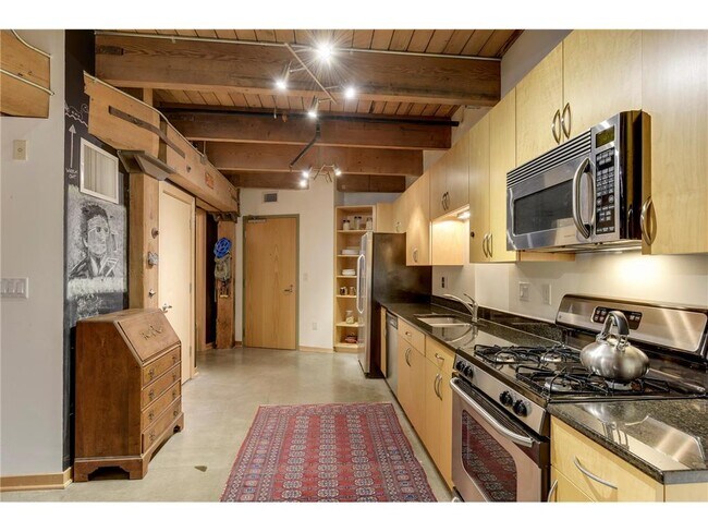 Building Photo - 404 N Washington Ave