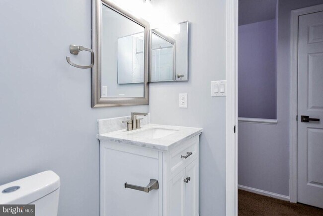 Building Photo - 915 Westlake Dr