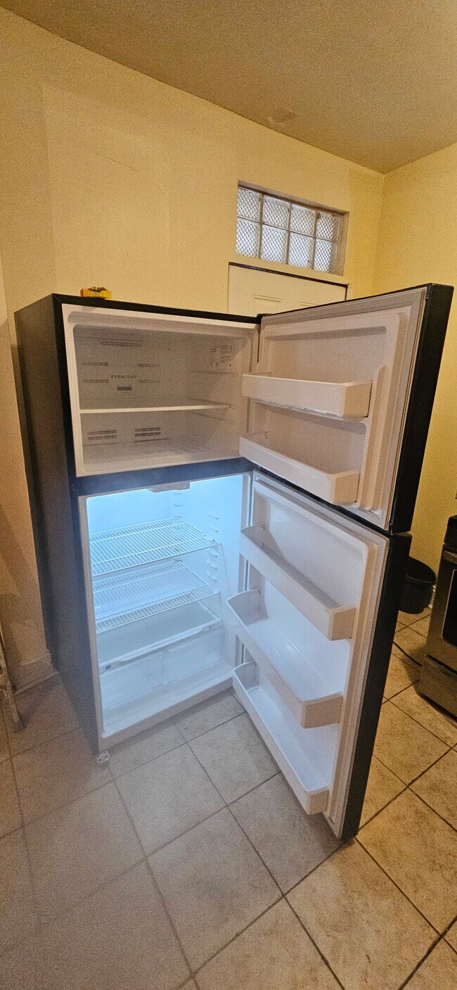 Building Photo - 1811 W 63rd St