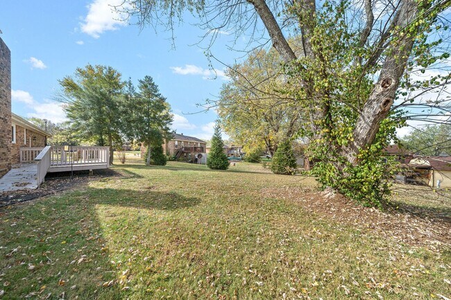 Building Photo - Move-In Special Available! Charming 3-Bedr...