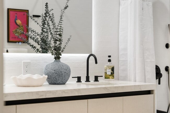 Building Photo - 220 S Swinton Ave