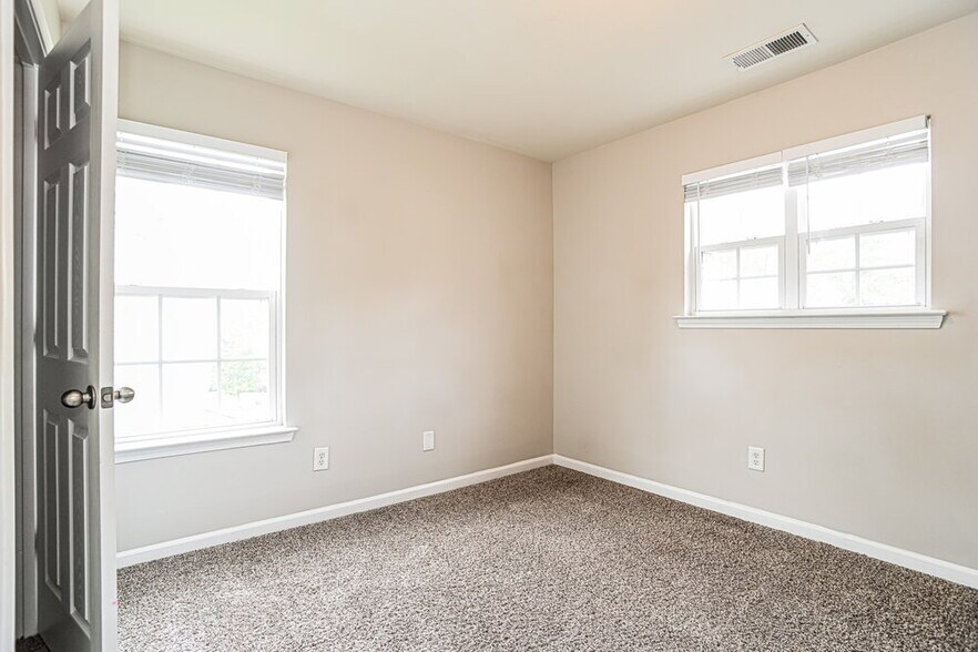 Building Photo - 12201 Palomar Dr