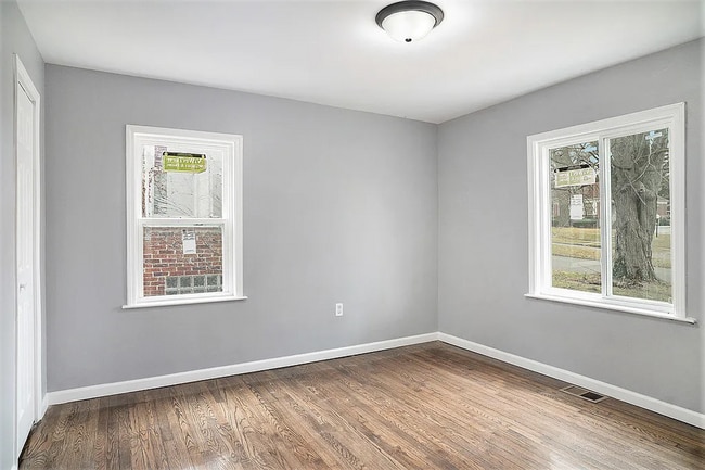 Building Photo - Rehabbed Home Im West Glen Park