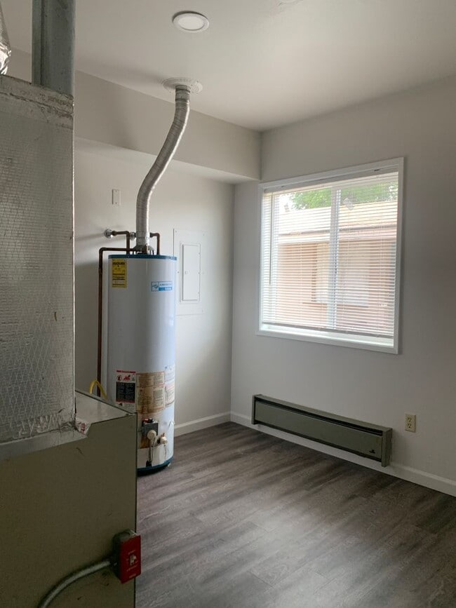 Building Photo - Updated home!