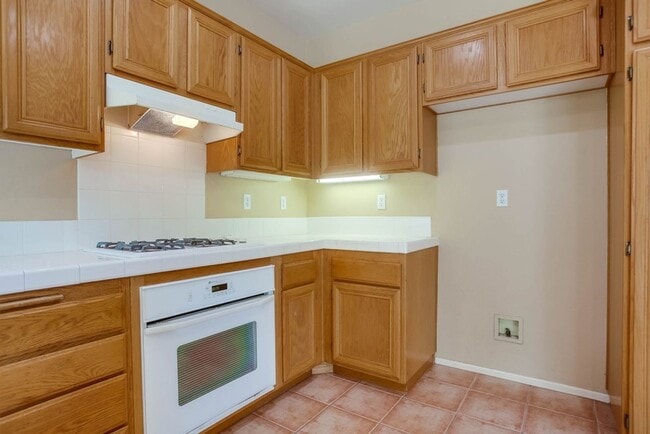 Building Photo - Available Now!! Spacious 4 Bedroom Plus a ...