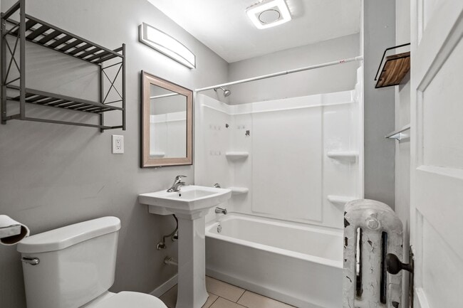 Building Photo - Maryland Upper steps to UWM