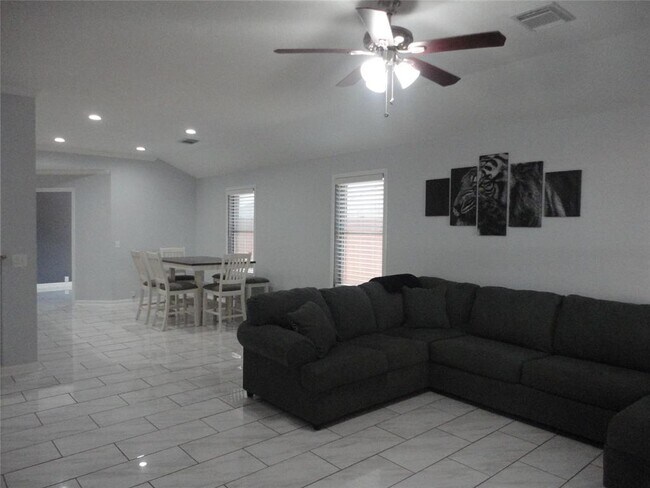 Building Photo - 4803 Russet Trail Ct