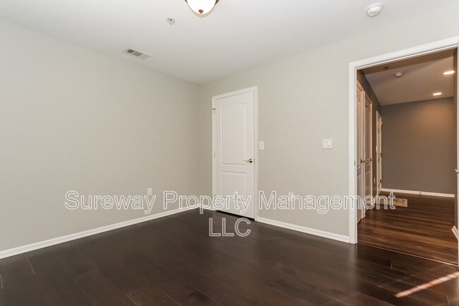 Building Photo - 8 Highbridge Ln