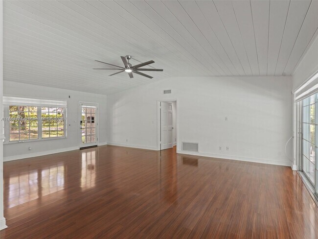 Building Photo - 9310 SW 70th Ave