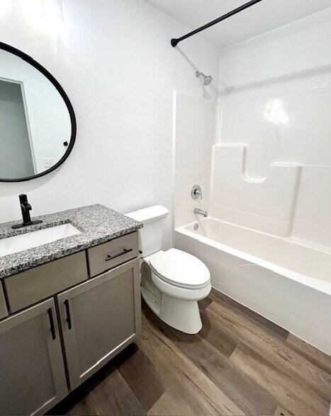 Hall Bath - 800 Hoffman Hills Blvd