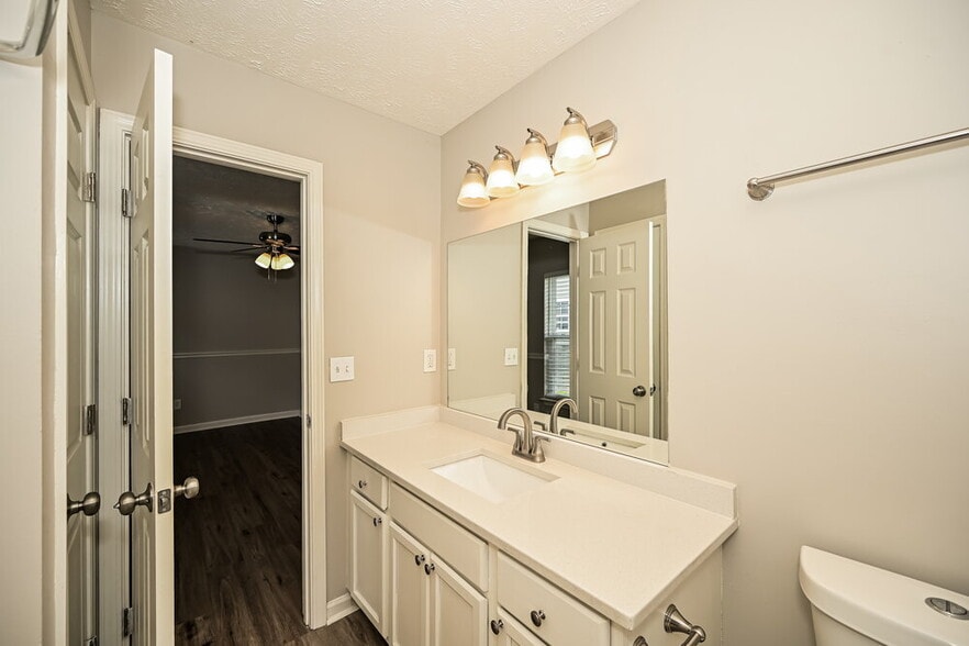 Building Photo - 4002 Deer Run Trace
