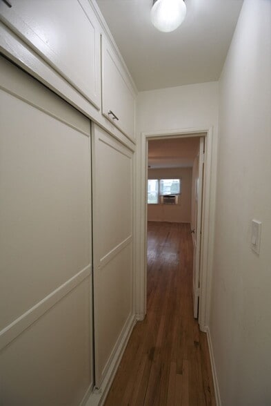 Building Photo - 6308 Vineland Ave