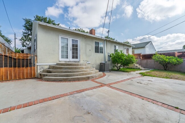 Building Photo - 2540 Hudspeth St