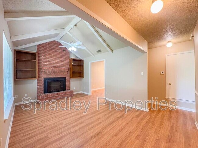 Building Photo - 705 Apache Dr