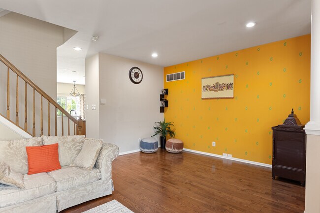 Building Photo - 9 Crest Ct