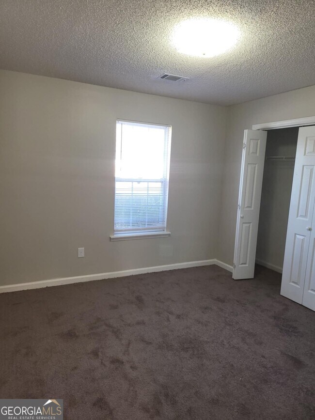 Building Photo - 4365 White Pines Ct