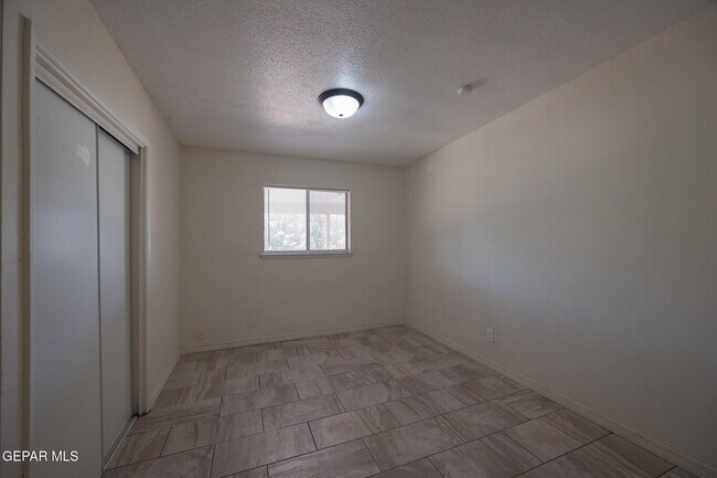 Building Photo - 3329 Running Deer Dr