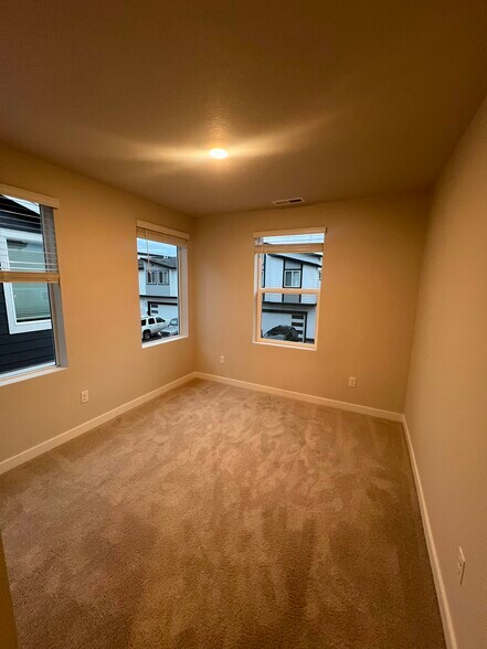 Building Photo - 6532 SE Nasha St