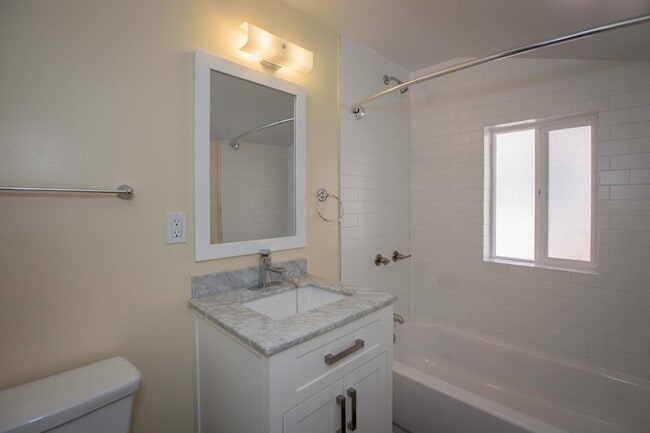 Full Bathroom with Tub - 1075 1/2 Leighton Ave.