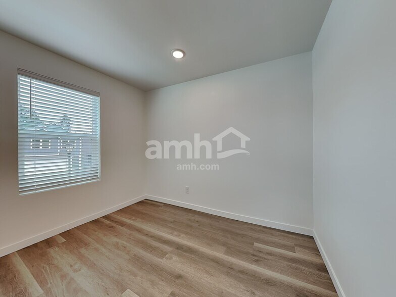 Building Photo - 5019 Washington St SE