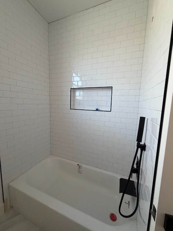 Building Photo - 211 Kahana Ln