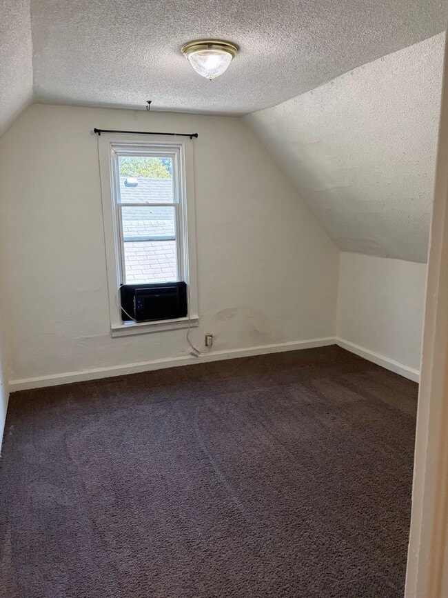 Building Photo - 222 3rd Ave NE