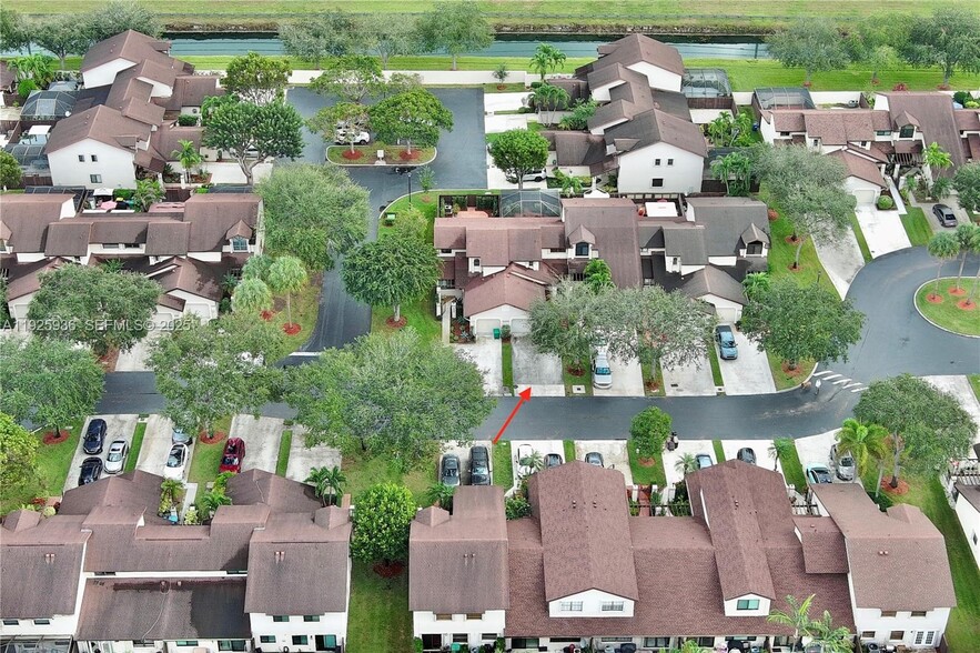 Building Photo - 10161 SW 137th Ct