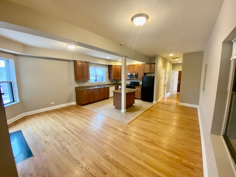 Building Photo - 1140 E Marquette Rd