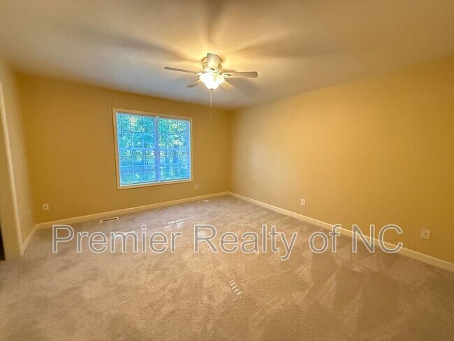 Building Photo - 607 Westpark Ct