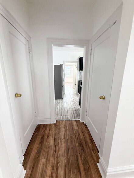 Building Photo - 92 Schofield St