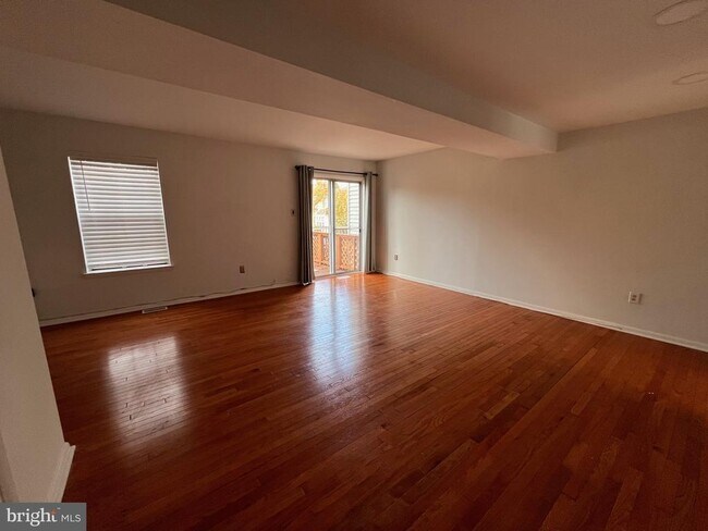 Building Photo - 8297 Londonderry Ct