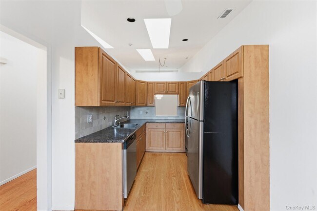 Building Photo - 763 Spring Lake Dr